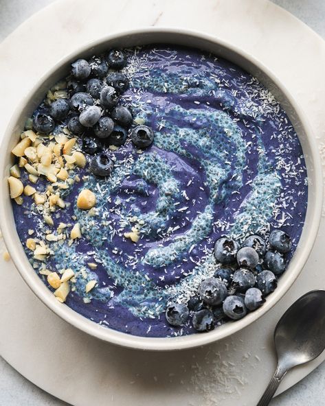 KETO RECIPE: Mermaid Smoothie Bowl — Keto In The City Mermaid Smoothie Bowl, Low Carb Smoothie Bowl, Keto Smoothie Bowl, Mermaid Smoothie, Mermaid Bowl, Keto Basics, Keto Smoothie, Keto Diet Guide, Cold Weather Food