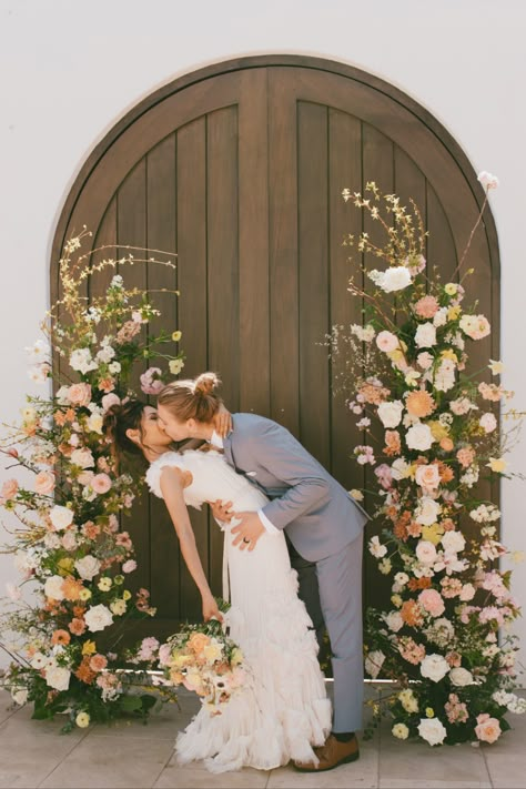 This stunning and unique wedding arch is perfect for couples looking for an alternative to the traditional wedding arch! If you're wanting a unique twist to the wedding backdrop design these wedding flowers for ceremony are perfect. Ceremony wedding flowers, wedding arch, wedding arch ideas, wedding flower arrangements, unique wedding ideas, garden wedding flowers, garden wedding decor, summer wedding flowers, wedding flower inspiration. Check Out more wedding ideas at Jaidynmichele.com Traditional Wedding Arch, Fall Wedding Ceremony Flowers, Flower Arrangements Unique, Flowers For Ceremony, Unique Wedding Arch, Wedding Flower Arrangements Church, Wedding Flowers Garden, Wedding Decor Summer, Event Flower Arrangements