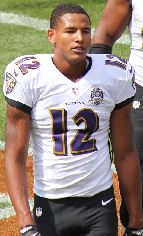 Darren Waller, Raiders' 6'6" tight end [here with Baltimore], is Fats Waller's great-grandson. Darren Waller, Fats Waller, Nfl Ravens, Raiders Wallpaper, American Sports, World Of Sports, Best Player, Physical Fitness, American Football