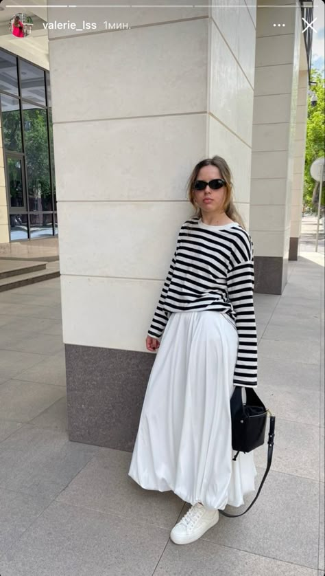 my IG: @lstyleselection Malaga Outfit, Long Skirt Winter Outfit, White Skirt Ideas, Osaka Outfit, Skirt Winter Outfit, Long Skirt Winter, European Lifestyle, White Skirt Outfits, Skirt Styling