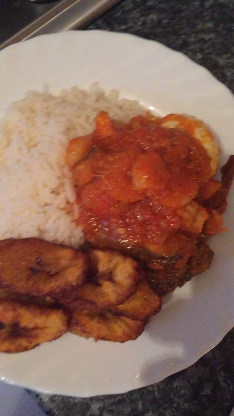 Fried Tilapia & Shrimp Stew White Rice Fried Plantain Rice And Stew, Fried Plantain, Shrimp Stew, Fried Tilapia, African Recipes Nigerian Food, Rice Fried, Instagram Profile Pic, Nigerian Food, Plantains Fried