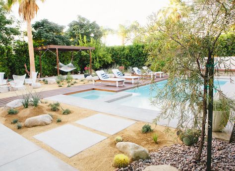 Palm Springs Backyard, Palm Springs Landscaping, House In The Hills, Desert Backyard, Pool Landscape Design, Backyard Pool Landscaping, Desert Homes, Backyard Inspiration, Backyard Inspo