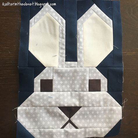 Quilter in the Closet: Bunny blocks - Building Blocks Tuesday Bug Quilt Block, Quilted Bunny Pattern, Rabbit Patchwork, Pieced Bunny Quilt Block, Easter Quilts Wall Hangings, Country Bunnies Quilt Pattern, Forest Quilt, Bunny Quilt, Foundation Paper Piecing Patterns