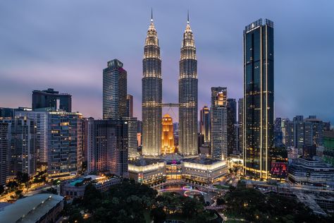 Kuala Lumpur for Digital Nomads and Expats - Frayed Passport Safest Places To Travel, Hibiscus Garden, Petronas Towers, Kuala Lumpur City, Batu Caves, Digital Nomad Lifestyle, Long Term Travel, Expat Life, Kuala Lumpur Malaysia