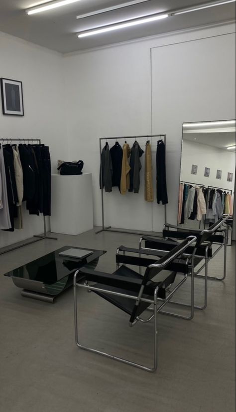 Fashion Showroom Interior, Clothing Shop Interiors, Rockstar's Girlfriend, Boutique Shop Interior, Design Studio Space, Fashion Showroom, Album Art Design, Aluminum Furniture, Studio Interior