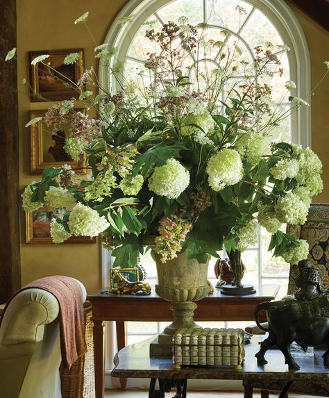 life-in-the-garden-hydrangeas Altar Flowers Wedding, Pew Flowers, Altar Flowers, Aisle Flowers, Beautiful Wedding Flowers, Church Flowers, Wedding Ceremony Flowers, Ceremony Flowers, Deco Floral