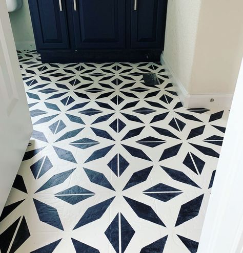 How to Paint Linoleum Floors – Project Whim Porch And Patio Paint, Painting Linoleum Floors, Diy Stencil Patterns, Painted Bathroom Floors, Paint Linoleum, Diy Painted Floors, Linoleum Floors, Painted Floor, Stenciled Floor