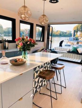 Houseboat Renovation Turning an Old Ship into a Modern Floating Home Dutch Barge Houseboats, Dutch Barge Interior, Dutch Houses Interior, Barge Houseboat, Houseboat Interiors, Boat Renovation, Barge Interior, Kitchen Cabinets Fronts, Houseboat Ideas