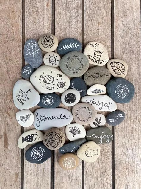 Aesthetic Rock Painting Ideas Aesthetic Rock Painting Ideas, Aesthetic Rock Painting, Aesthetic Rock, Rock Painting Ideas, Stone Art Painting, Rock And Pebbles, Painted Rocks Craft, Art & Craft Paint, Clay Crafts Air Dry