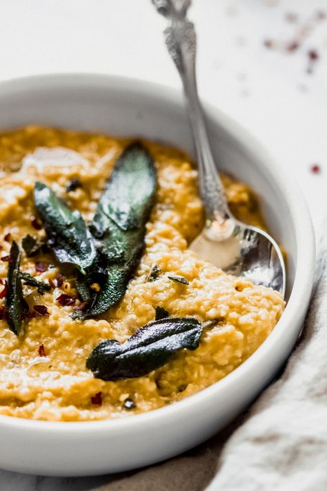 Oat Risotto, Traditional Risotto, Risotto Vegan, Savory Pumpkin, Savory Oatmeal, Pumpkin Risotto, Grain Recipes, Pumpkin Oatmeal, Steel Cut Oats