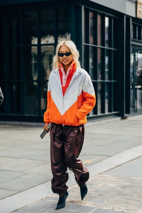 New York Fashion Week Fall 2019 New Yorker Street Style, Vanessa Hong, Super Short Skirts, Windbreaker Outfit, Street Smarts, Arty Fashion, 33rd Birthday, Reportage Photography, New York Fashion Week Street Style