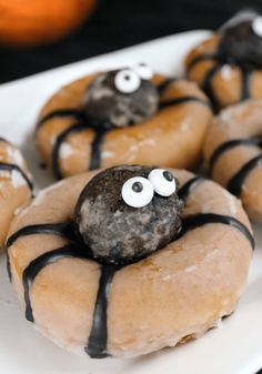 Halloween Party Food Breakfast, Halloween Brunch Menu Ideas, Halloween Birthday Party Treats, Food Ideas For Halloween Party For Kids, Halloween Treat Activities For Kids, Hallowe’en Treats, Halloween Birthday Breakfast, Halloween Themed Brunch Food, Halloween Brunch Food Ideas Party