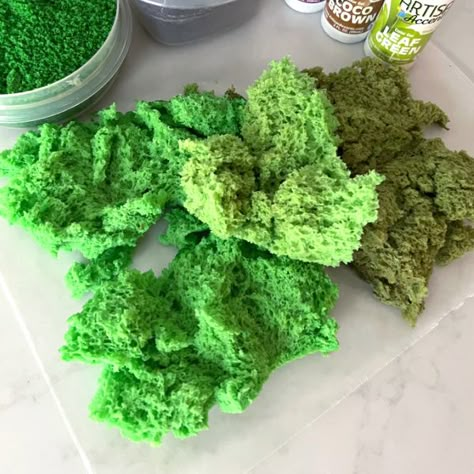 How To Make Edible Moss, Moss For Cake, Edible Moss, Cake Covering, Moss Cake, Grass Cake, Mushroom Birthday, Forest Decorations, Mushroom Party