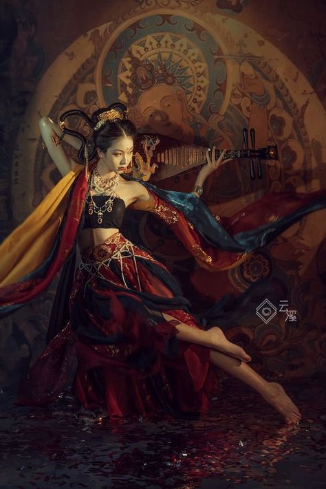 Hanfu Art, Fairytale Photoshoot, East Of The Sun, Chinese Aesthetic, Dunhuang, Female Dancers, Western Paintings, Asian Inspiration, Asian Painting