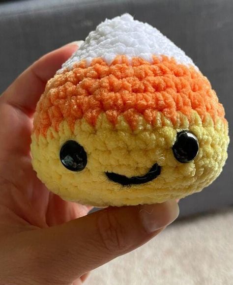 handmade candy corn plush/decoration Crochet Ideas With Yellow Yarn, Crochet Food Animals, Food Plushies Crochet, Cute Fall Crochet Plushies, Candy Corn Crochet Pattern, Halloween Crochet Candy Corn, Crochet Candy Corn Plushie, Crochet Pour Halloween, Handmade Candy