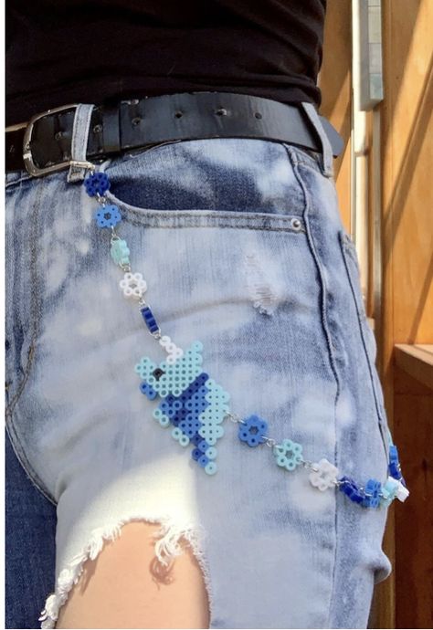 Perler Bead Belt Chain, Pearler Bead Patterns Aesthetic, Perler Bead Chain, Clown Perler Beads, Pearler Beads Ideas Aesthetic, Jeans Chain, Pixel Beads, Pant Chains, Easy Perler Beads Ideas