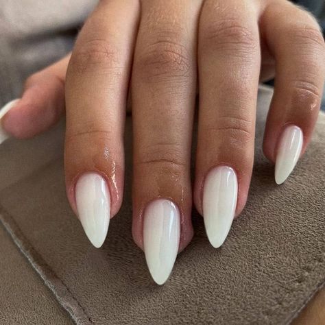 ongles nails white jelly almond press ons Long Nail Bed Acrylic, Glue On Nails White, White Nails Stick On, White Press On Nails, Nails Almond Shape, White Almond Nails, Press On Nails Almond, Nails Medium Length, Milky Nails