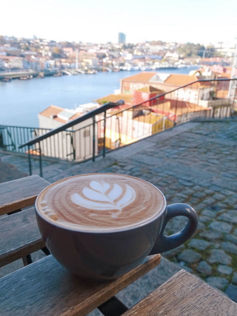 Shopping In Porto Portugal, Porto What To See, Best Restaurants In Porto, Porto Instagram Spots, Majestic Cafe Porto, Cozy Coffee Shop, Real Coffee, Filter Coffee, Cold Coffee