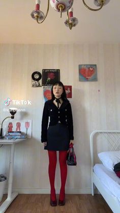 Red Stockings Outfit, Red Tights Outfit, Colored Tights Outfit, Red Tights, Stockings Outfit, Colored Tights, Looks Street Style, Tights Outfit, Mode Inspo