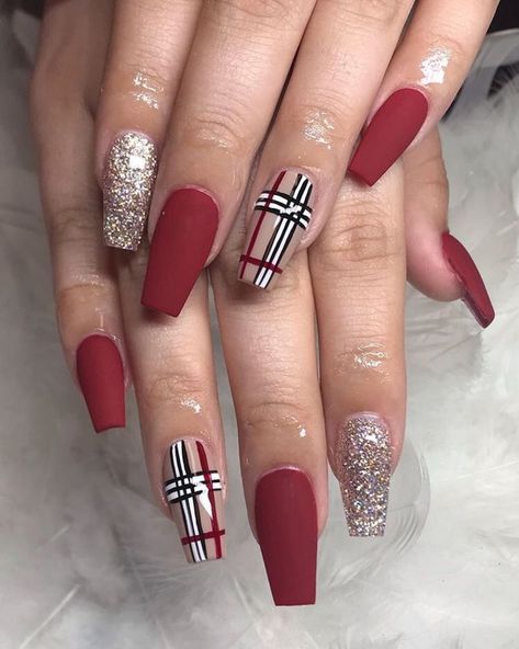 Burberry Nails, Plaid Nail Designs, Plaid Nails, Winter Nails Acrylic, Colorful Nails, Her Nails, Fall Acrylic Nails, Christmas Nails Acrylic, Short Acrylic Nails Designs