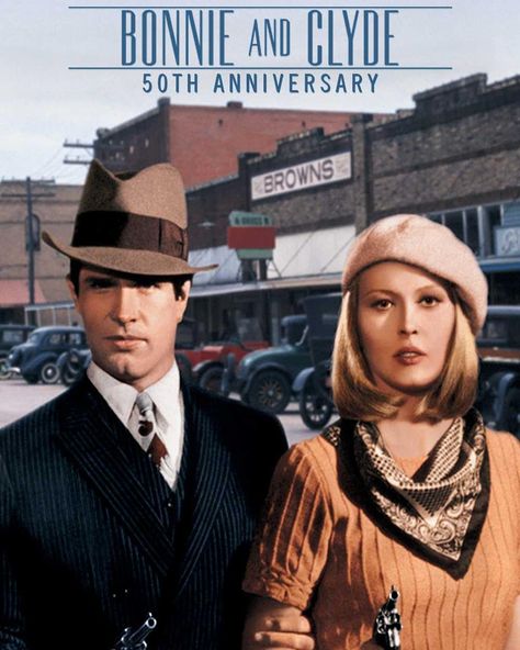 Bonnie Et Clyde, Persona Ingmar Bergman, Bonnie And Clyde Costume, Bonnie And Clyde Halloween Costume, 1960s Movies, Blockbuster Video, Bonnie Parker, Gangster Movies, Strange Events