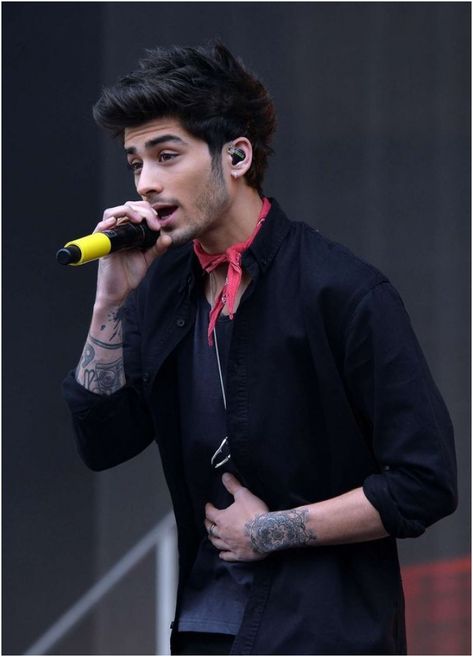 Malik quitting one direction makes harry styles cry , #zayn #malik #hairstyle #long #direction zayn malik hairstyle long one direction Zayn Malik On Stage, Zayn Malik Singing, Zayn Lyrics, Harry Styles Crying, Zayn Malik Hairstyle, One Direction Zayn Malik, Mens Hairstyles Thick Hair, One Direction Photos, Most Handsome Men