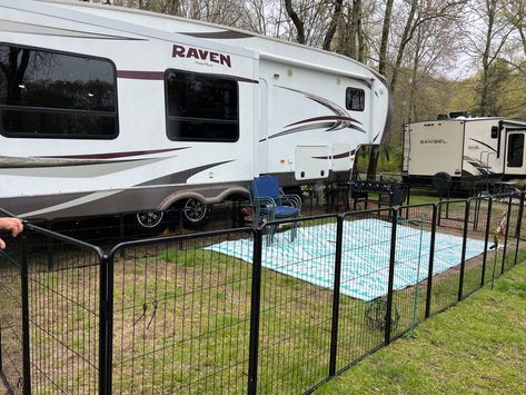 Rv Dog Ideas, Camper Dog Ideas, Rv Fence Ideas, Dog Camper Ideas, Rv Pet Ideas, Rv Dog Kennel Ideas, Rv Fence For Dogs, Rv Living With Dogs, Camper Dog Fence