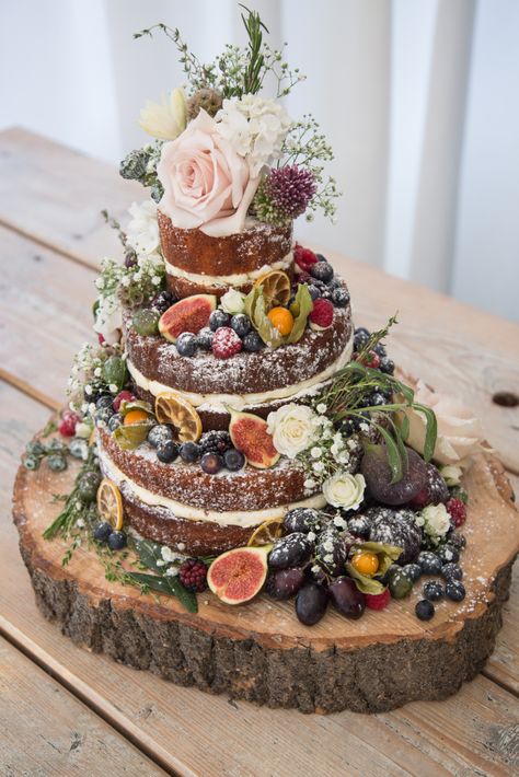 Autumn Wedding Cakes, Wedding Cake Rustic, Wedding Cake Inspiration, Woodland Wedding, Autumn Wedding, Pretty Cakes, Wedding Food, Fruit Cake