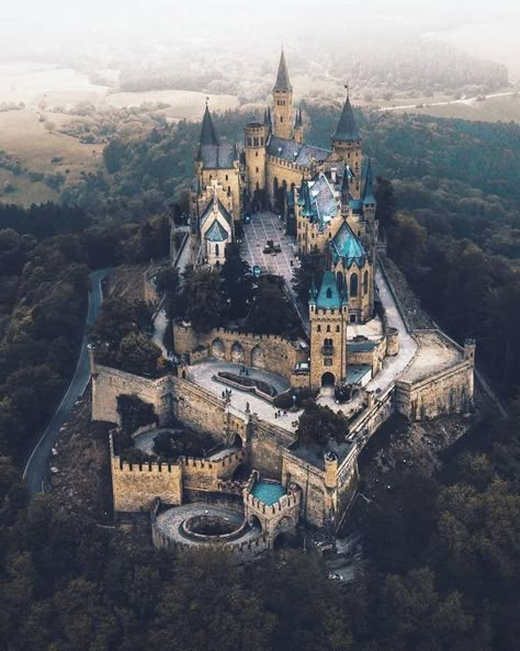 Hohenzollern Castle, Germany.  See also: Castle of Dreams fiveminutehistory.com/NeuschwansteinCastle  Marcel Siebert. Castle Exterior, Hohenzollern Castle, Castle Aesthetic, Germany Castles, Castle House, Beautiful Castles, A Castle, Castle Wedding, Beautiful Architecture