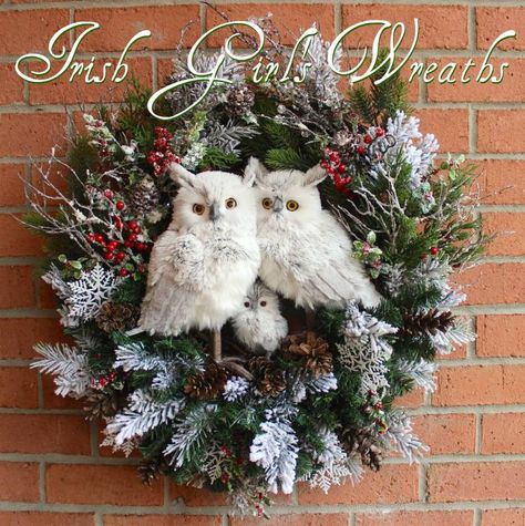 Nails 2020 Trends Summer, Christmas Owl Wreath, Nails 2020 Trends, Family Wreath, Owl Wreaths, Winter Owl, Rose Gold Christmas, Christmas Floral Arrangements, Christmas Door Wreaths