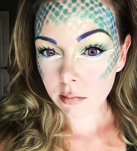 20 Cool Halloween Makeup Ideas | Mermaid / Siren Dino Makeup, Easy Halloween Makeup Ideas, Dragon Makeup, Easy Halloween Makeup, Dino Costume, Turtle Costumes, Halloween Makeup Diy, Halloween Makeup Ideas, Halloween Makeup Pretty