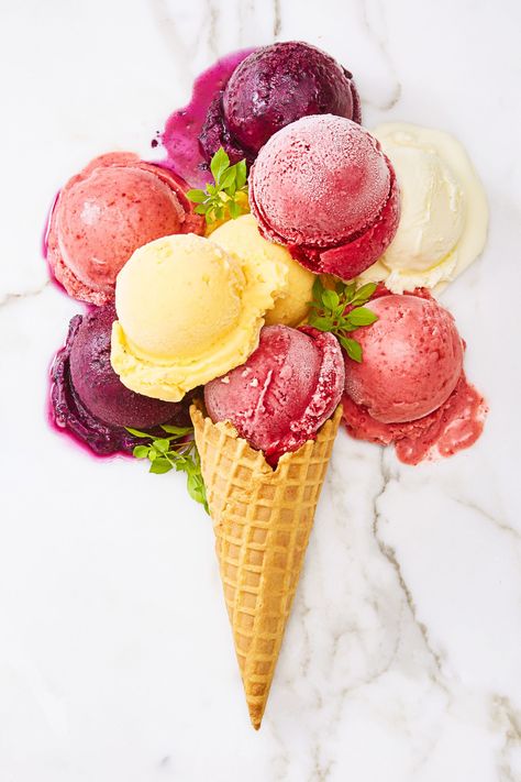 Dessert Corner, Fancy Ice Cream, Memorial Day Desserts, Coconut Ice Cream Recipes, Mothers Day Desserts, White Inspiration, Fruit Ice Cream, Yummy Ice Cream, 4th Of July Desserts