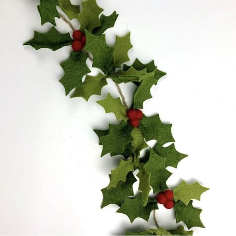 Holly Garland Diy, Felt Holly Leaves, Felt Holly Garland, Felt Holly, Christmas Tree Shopping, Holly Garland, Boughs Of Holly, Christmas Leaves, Noel Diy