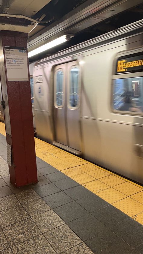 Subway Aesthetic, New York Train Aesthetic, Train Nyc Aesthetic, New York City Subway Aesthetic, Subway Train Aesthetic Dark, Subway Train Side View, Subway Train, Happy Moments, City Life