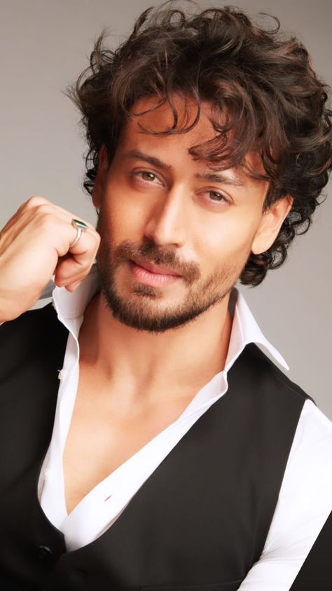 Tiger Shroff Photo, Jackie Shroff, Indian Men, Indian Actors, Bollywood Posters, Tiger Shroff, Phone Wallpaper Quotes, Men Hair, Shiva Art