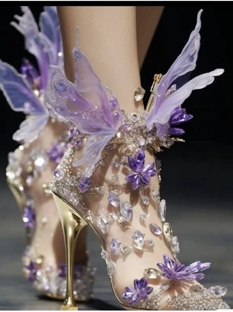 Fairy Heels, Whimsical Shoes, Magic Shoes, Fairy Shoes, Glass Shoes, Fashion Shoes Heels, Shoe Ideas, Fantasy Dresses, Pastel Fashion