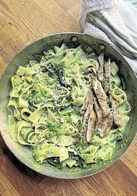 Roasted poblanos make a creamy sauce in this Italian Mexican fusion dish - The Seattle Times Poblano Pasta, Poblano Cream Sauce, Mexican Fusion, Mexican Train, Poblano Pepper, Roasted Poblano, Spicy Pasta, Pappardelle Pasta, Fusion Dishes