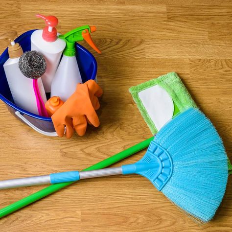 16 Genius Cleaning Hacks You’ll Want to Steal from Professional House Cleaners A Slob Comes Clean, Clean Hardwood Floors, General Cleaning, Cleaning Blinds, Diy Cleaning Solution, Washing Windows, Professional Cleaners, Family Handyman, Green Cleaning