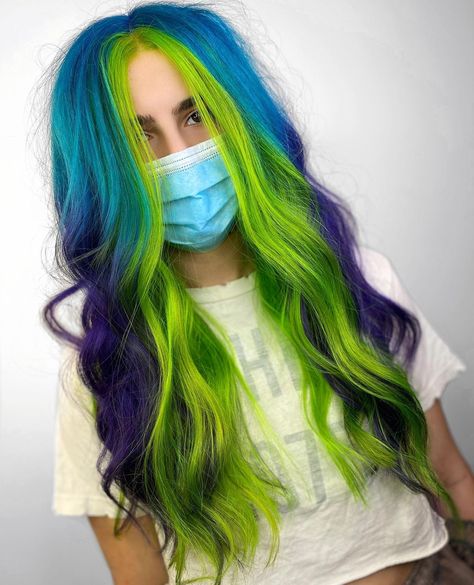 Unique Hair Color Ideas, Hair Color 2024, Unique Hair Color, Dark Waves, Neon Green Hair, Blue Green Hair, Vivid Hair, Split Dyed Hair, Vivid Hair Color