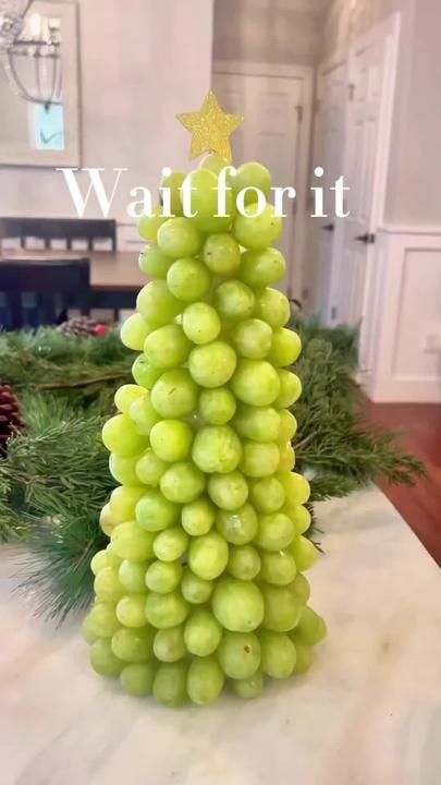 Bright3shop on TikTok Grape Tree, Edible Centerpieces, Fruit Christmas Tree, Heath Bars, Fun Christmas Party Games, Christmas Homescreen, Christmas Fruit, Easy Christmas Decorations, Christmas Brunch