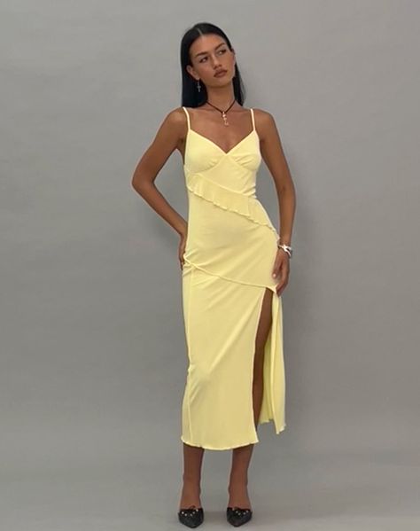 Mesh Summer Dress, College Grad Outfit Ideas, Yellow Graduation Dress, Yellow Summer Dresses, Yellow Dress Accessories, Hamptons Bachelorette, Lemon Yellow Dress, Grad Dinner, Summer Graduation Dress