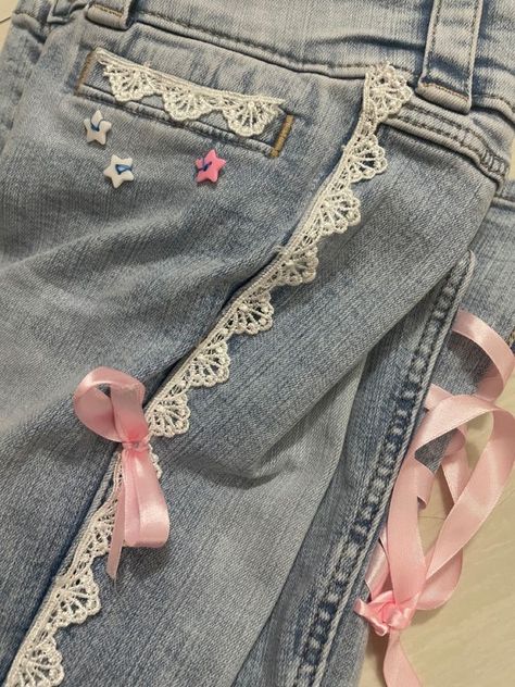 Lace Jeans, Altering Clothes, Dress Up Dolls, Jeans Diy, Cute Jeans, Clothes Crafts, Upcycle Clothes, Sewing Inspiration, Cute Fashion