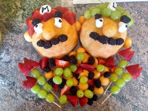 Mario and Luigi fruit tray Mario Bros Fruit Tray, Super Mario Veggie Tray, Mario Party Appetizers, Mario Veggie Tray, Mario Birthday Party Fruit Tray, Mario Fruit Platter, Mario Fruit Tray, Mario And Luigi Desserts, Mario Brother Food Ideas