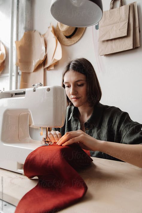 Person Sewing Pose Reference, Person Sewing Reference, Sewing Pose Reference, Woman Sewing Painting, Woman Hand Sewing Photography, Sewing Machine Photography, Aesthetic Sewing Machine Picture, Person Sewing, Manual Sewing Machine