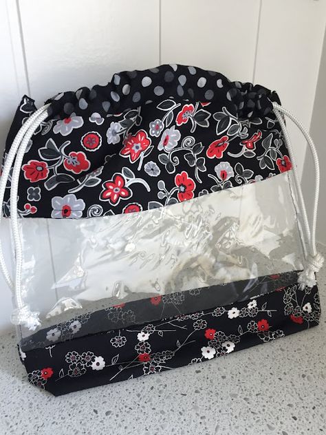 A Kiwi Stitching : A project bag for a project bag! Project Bags With Vinyl, Coco Rose Diaries, Lacy Scarf, First Day Of Winter, Lavender Pillows, Patchwork Heart, Waffle Blanket, Feather Stitch, Double Wedding Rings