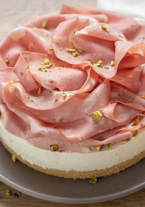 Ricetta Cheesecake alla Mortadella - Il Club delle Ricette Cheesecake Mini, Finger Food, Vanilla Cake, Mini Cheesecake, Cheesecake, Vanilla, Pizza, Cake, Ethnic Recipes