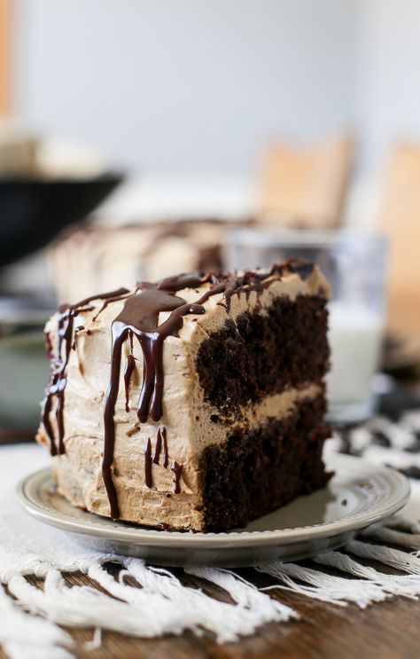 A delicious and moist homemade chocolate cake with coffee cream and chocolate ganache Cake With Coffee, Chocolate Cake With Coffee, Homemade Chocolate Cake, Chocolate Layer Cake, Coffee Cream, Creamy Desserts, Coffee Dessert, Desserts Recipes, Chocolate Cake Recipe