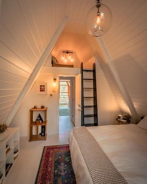 Attic To Bedroom Conversion, Small Attic Room, Garage With Living Quarters, Tiny Loft, Attic Makeover, Attic Ideas, Barn Apartment, Attic House, Amazing Homes