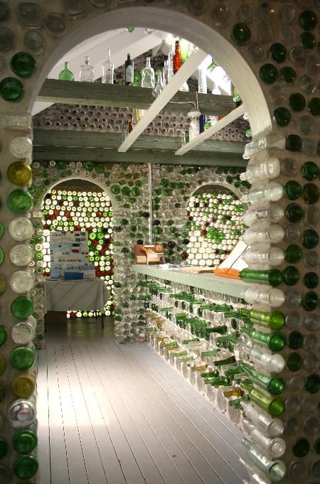 Stone Art Blog: The Bottle Houses, Prince Edward Island--Neat! Glass Houses, Bottle House, Earthship Home, Cob House, Bottle Wall, Earth Homes, Natural Building, Earthship, Prince Edward Island