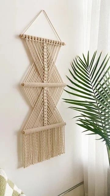 Macrame Wall Hanging Ideas, Macrame Wall Hanging Patterns, Simpul Makrame, Macrame Plant Holder, Makramee Diy, Macrame Hanger, Home Decor Minimalist, Macrame Knots Pattern, Macrame Wall Hanging Diy